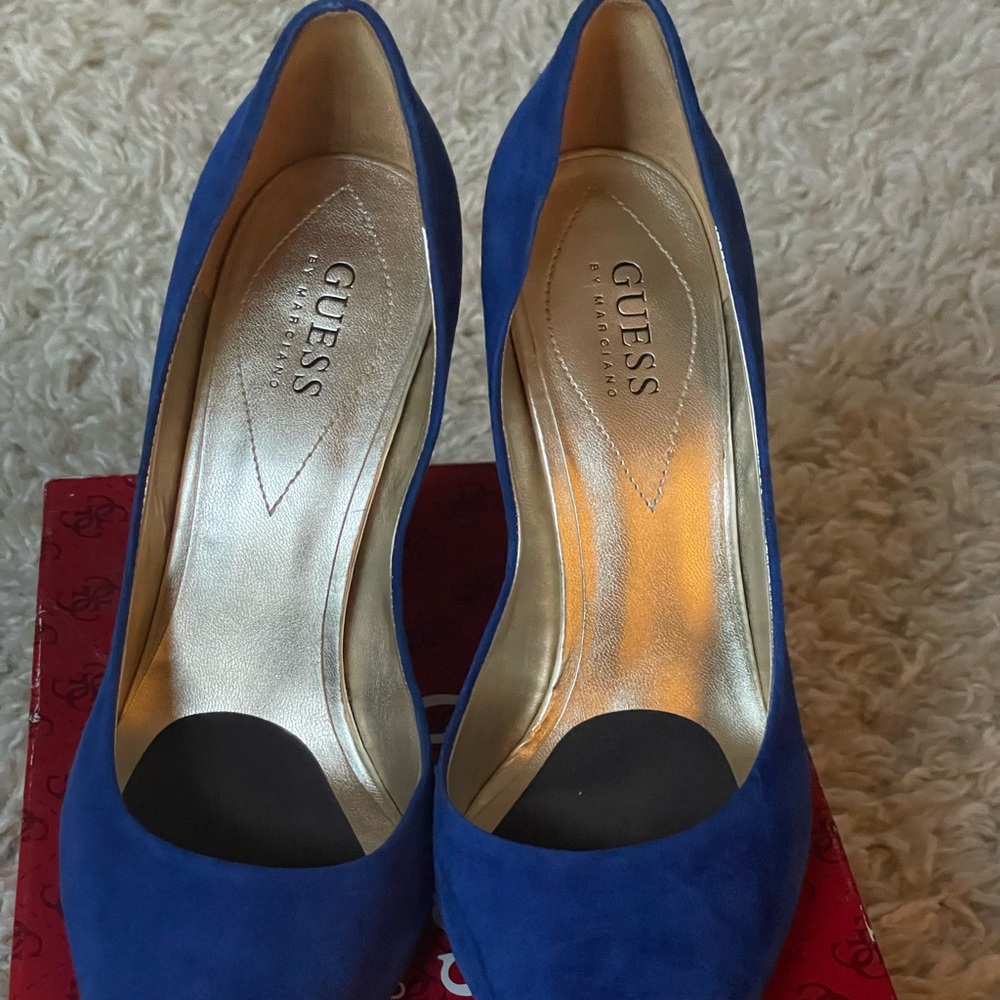 Blue suede pumps - Picture 5 of 6